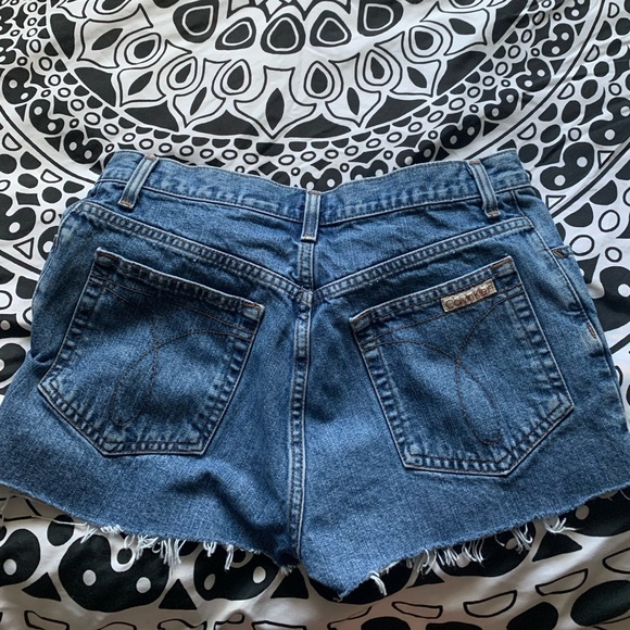 Vintage Calvin Klein high-waisted denim shorts - Picture 2 of 4